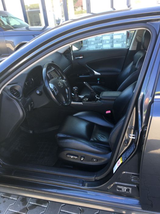 Lexus is220d 2010