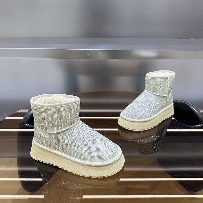 UGGI в наличии есть