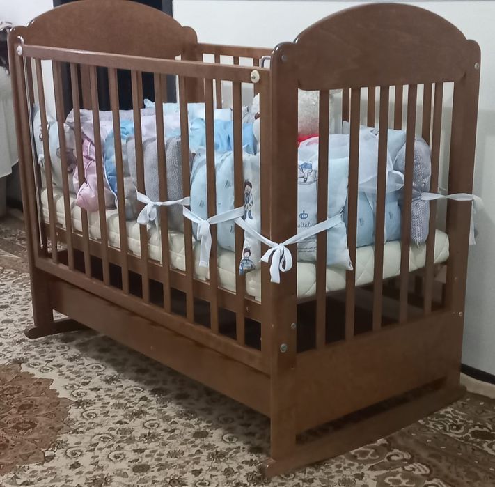 Детская кровать + новый матрас + новые бортики