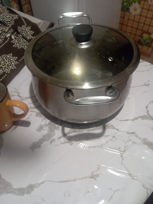 Продам кастрюля нержавейка Германия не жестянка