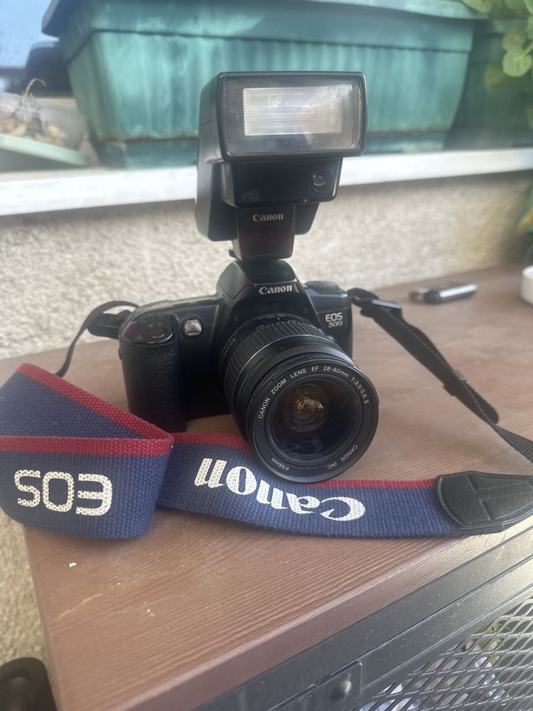 Canon EOS 500 - лентов фотоапарат