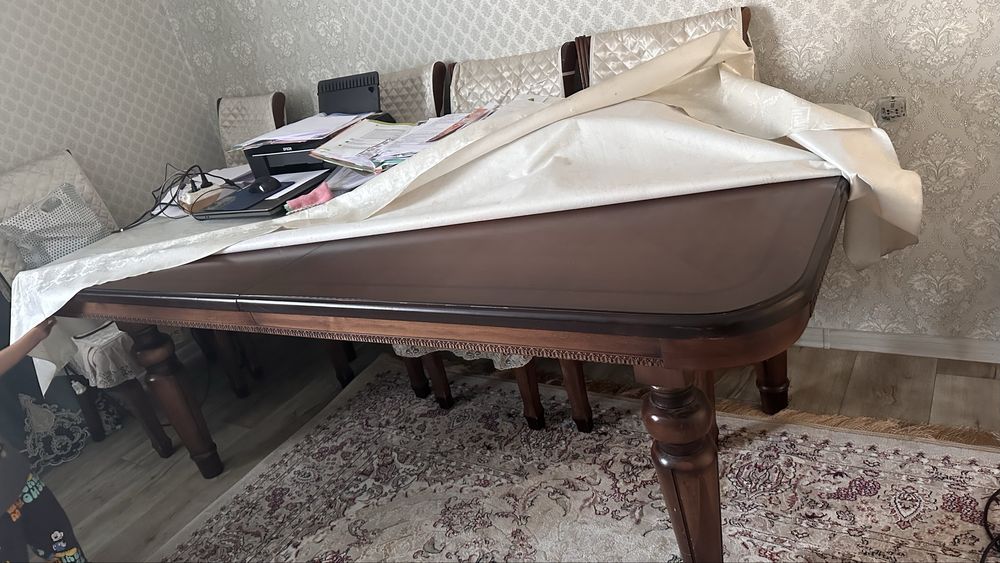 Стол из краного дерева