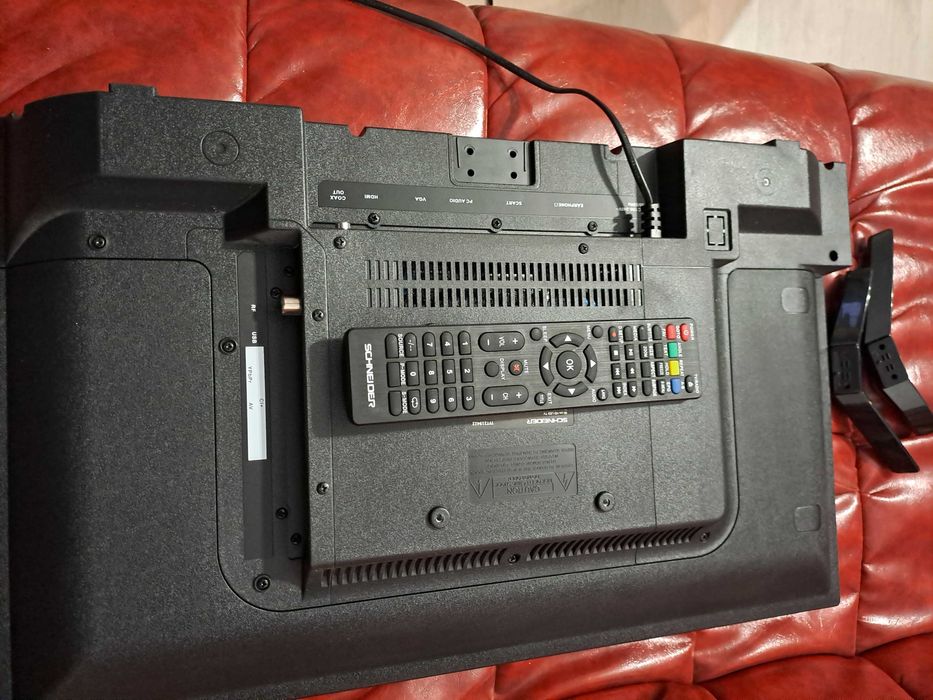 Televizor Schneider ca nou, SUPORT perete inclus