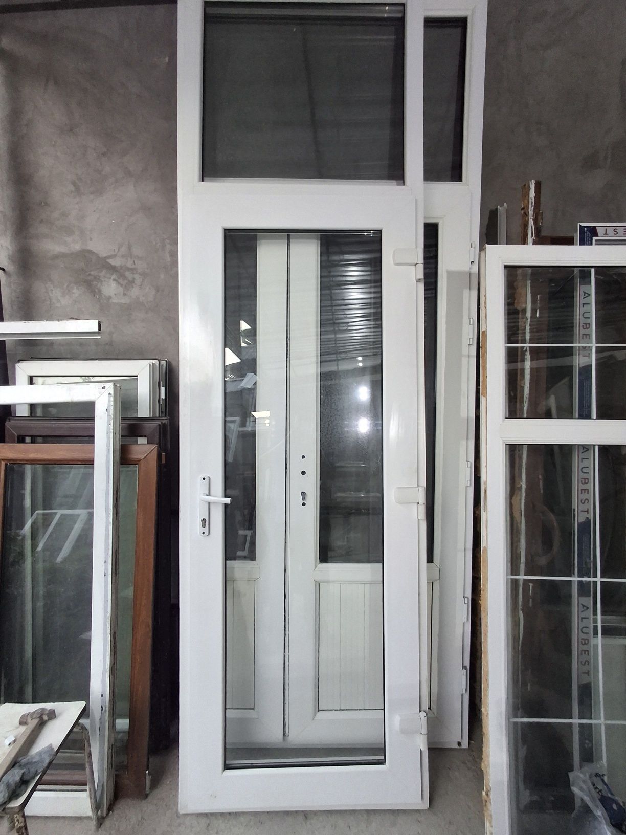 Продаётся пластиковая дверь