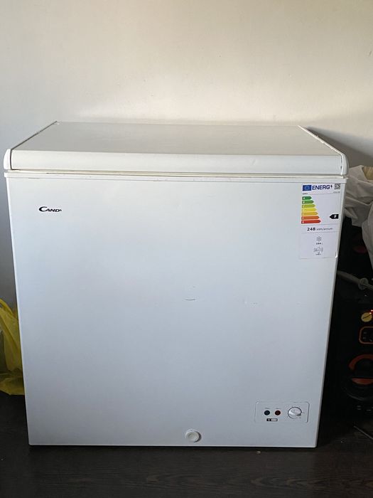 Lada frigorifica cu prezente urme de uzura vizibile in imagini