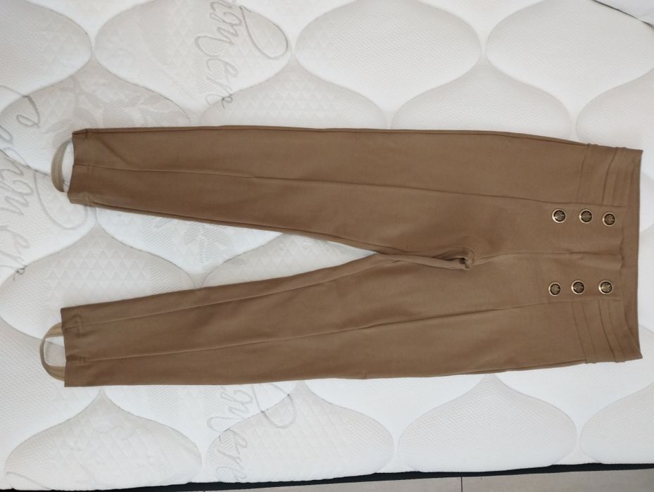 Клин светло кафяво - бежово