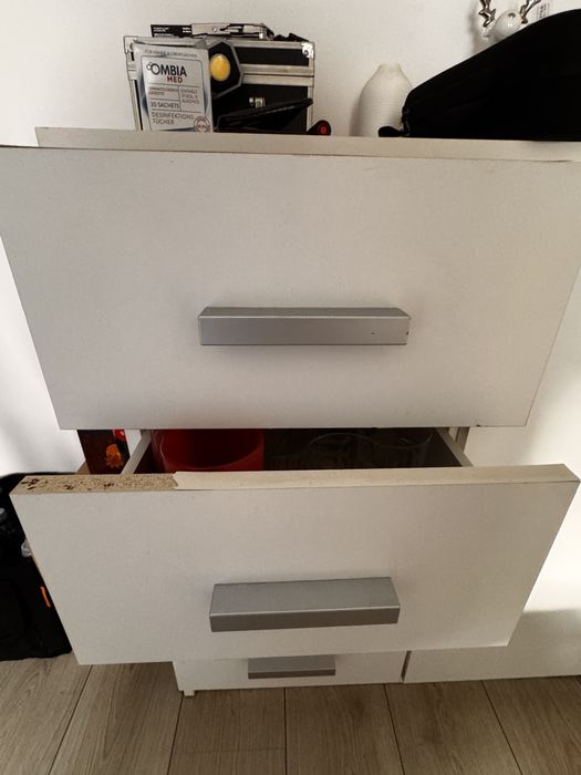 Corp alb de mobila cu sertare