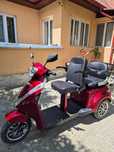 Scuter electric cu două locuri