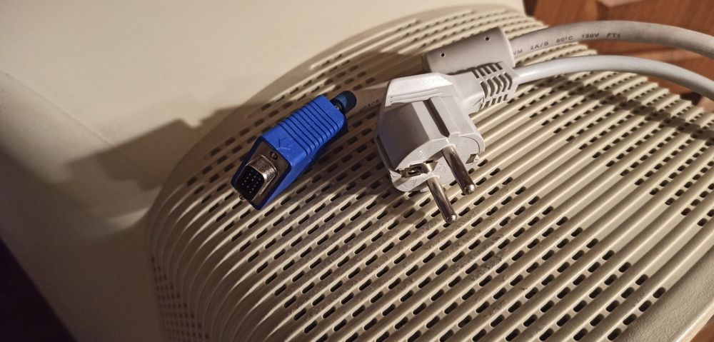 CRT 15/16"(40cm диагонал)LG монитор