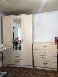Шкаф с зеркалом + камод в хорошем состояний в спальню прихожую