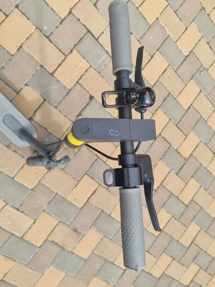 Vând trotineta xiaomi 1s