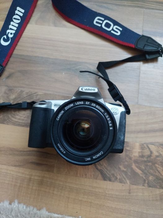 Aparat foto canon eos 300 cu obiectiv af 28-80mm