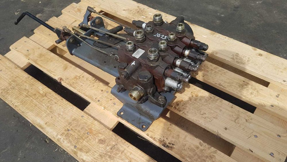 Distribuitor hidraulic Husco pentru buldoexcavator JCB