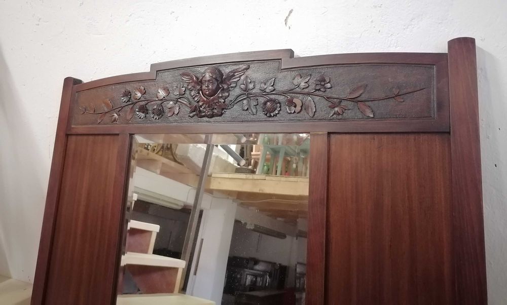 Oglinda veche din cristal cu rama din lemn