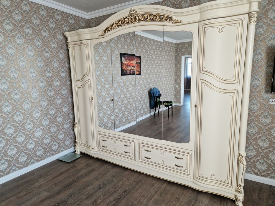 Продам полный комплект спального гарнитура