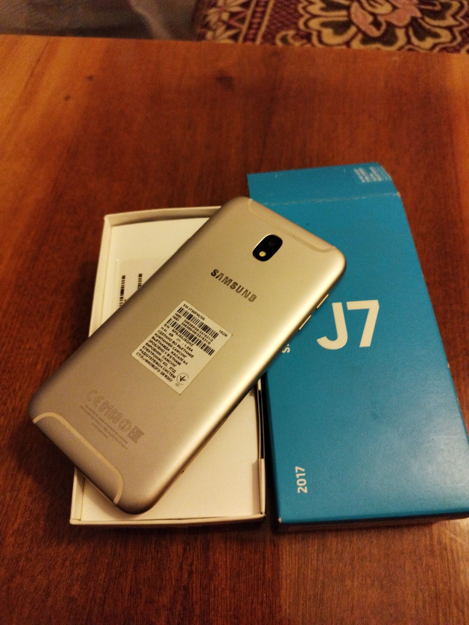 Продам телефон samsung Galaxy J7