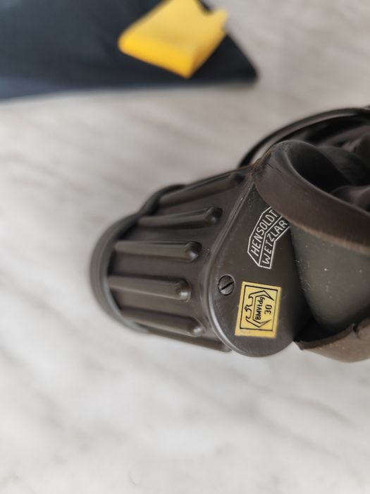 Binoclu militar Hensoldt