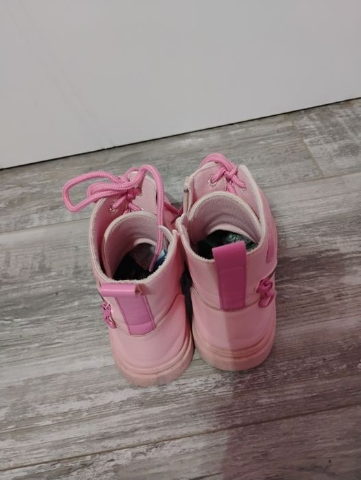 Продавам много готини розови боти 34 номер