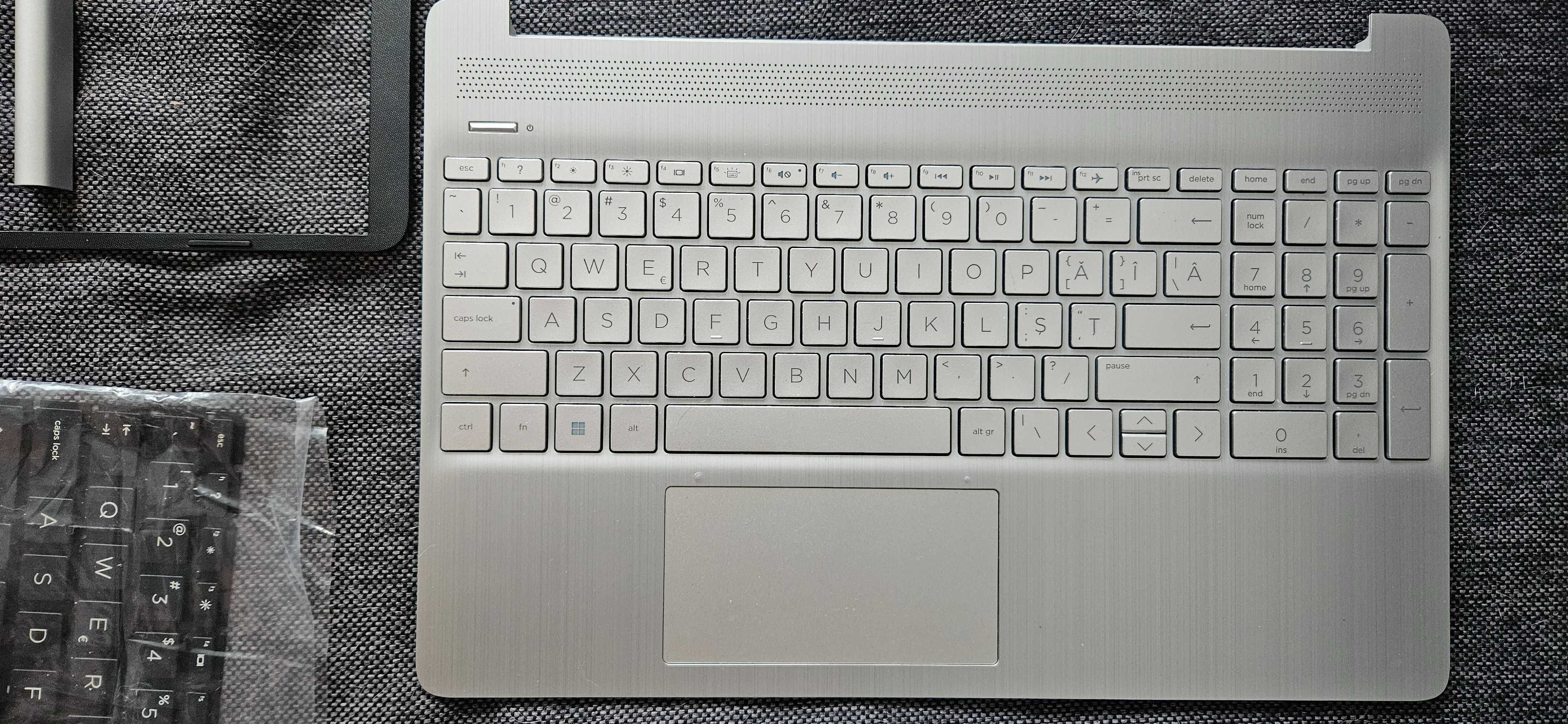 Carcasa completa Hp 15s-Tastatura iluminata si rezerva -Standere clips
