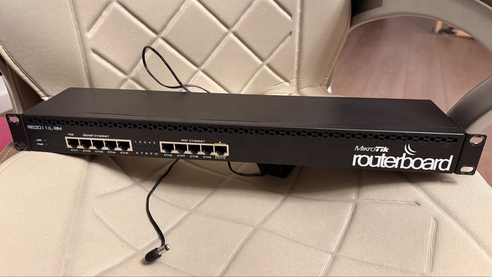 Router MikroTik RB2011iL-RM