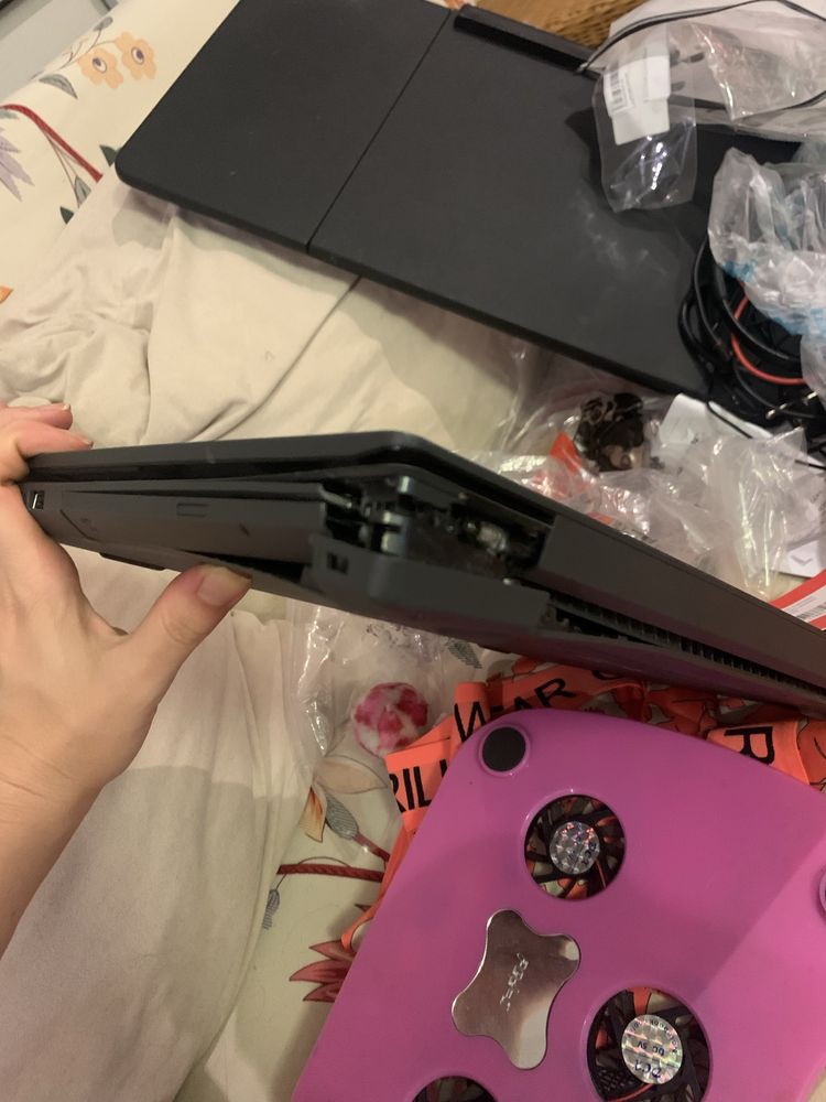 лаптоп lenovo с механичен дефект