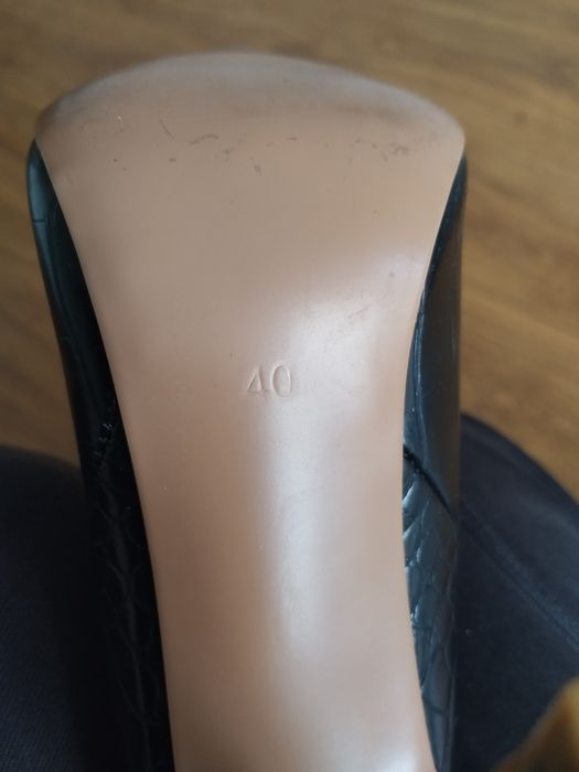 Продавам чисто нови дамски ботуши