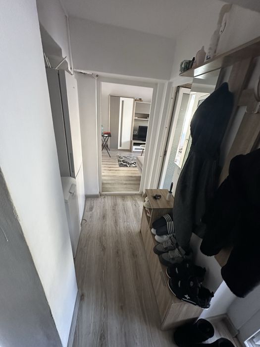 Inchiriez apartament cu 3 camere ! Aproape de mall !