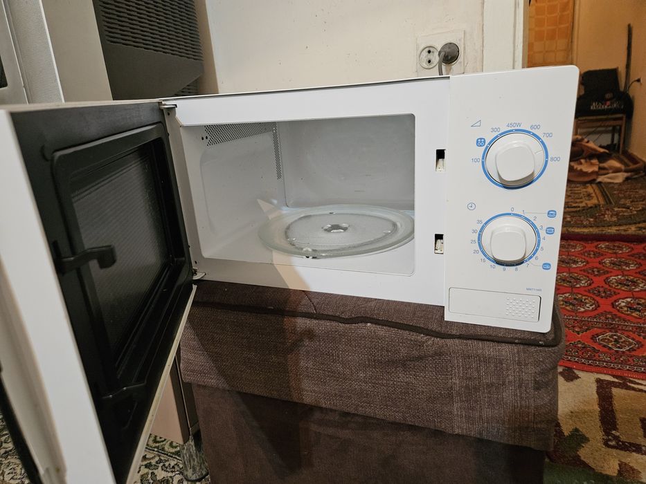 Продаётся микроволновая печ