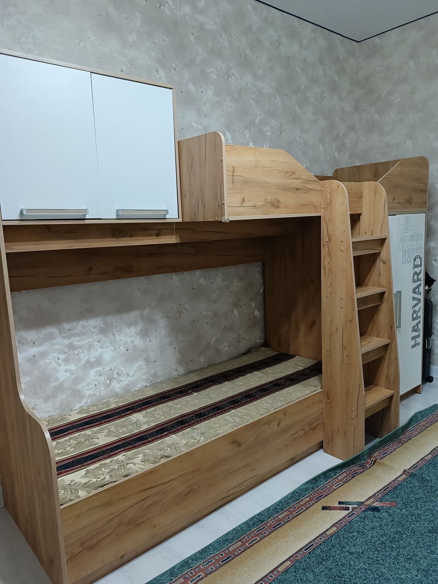 Срочно продам двухъярусную кровать в отличном состоянии