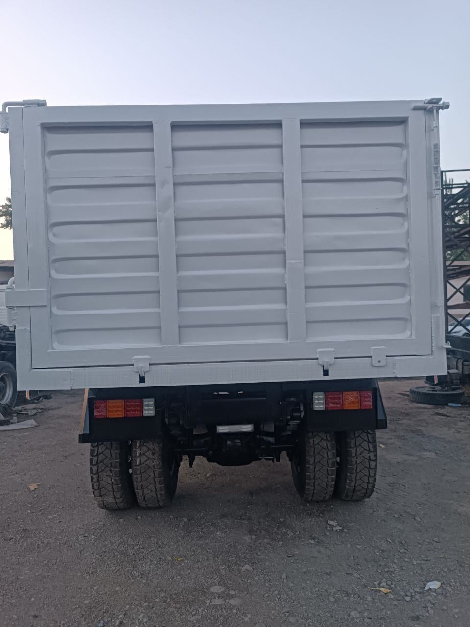 Man cla 280 samosval sotiladi