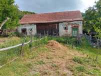 Casă și teren în zona de deal