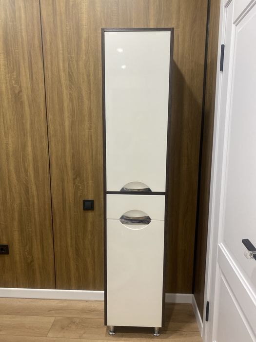 Шкаф пенал для ванной комнаты