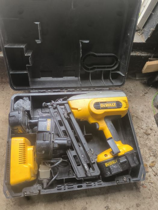 Pistol cuie Dewalt DC618 DEFECT