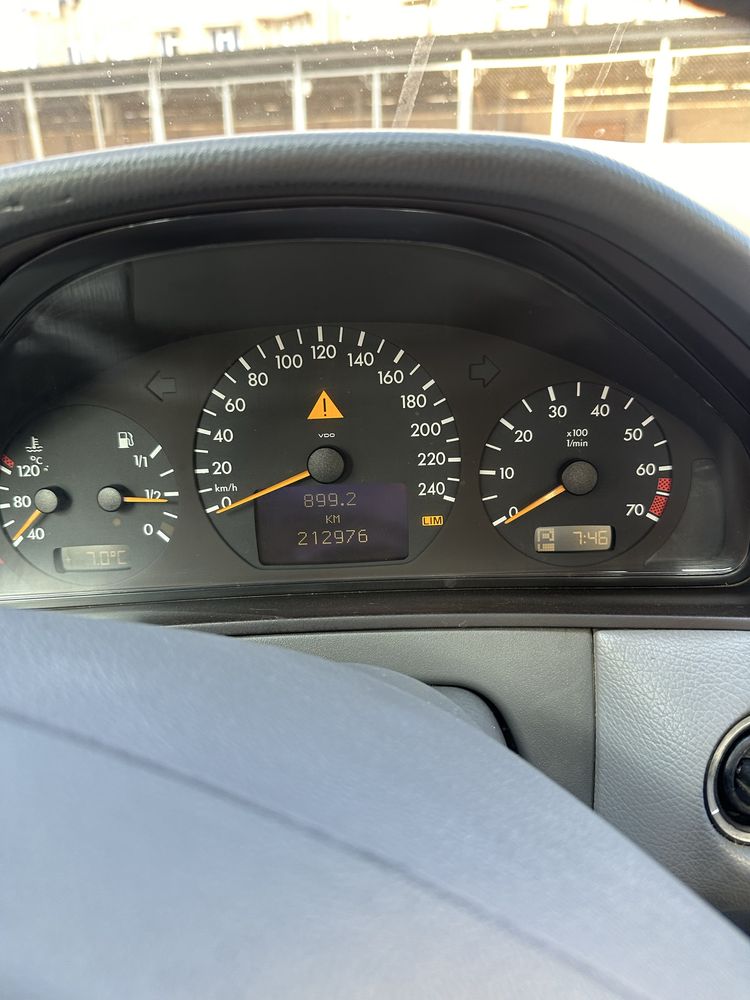 Mercedes benz e200 w210