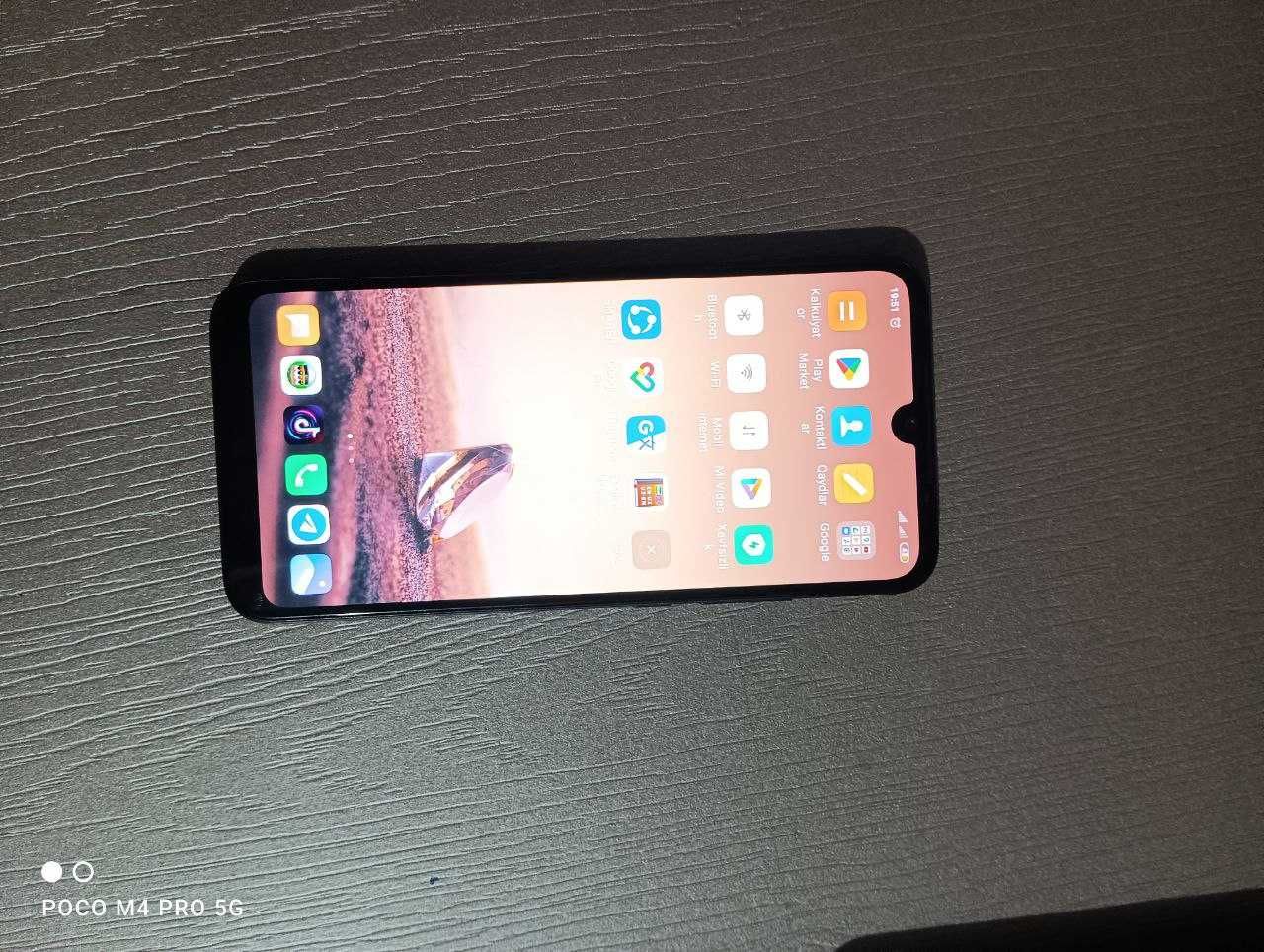 Redmi 7 Sotiladi Xotirasi 64\3 GB