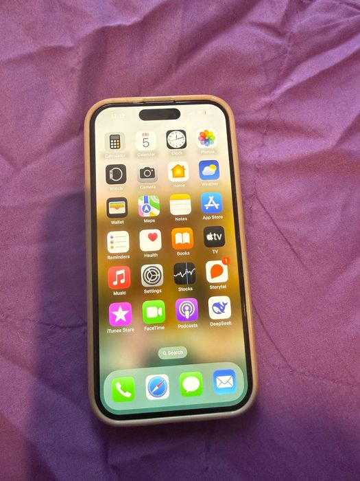 Продавам iPhone 15