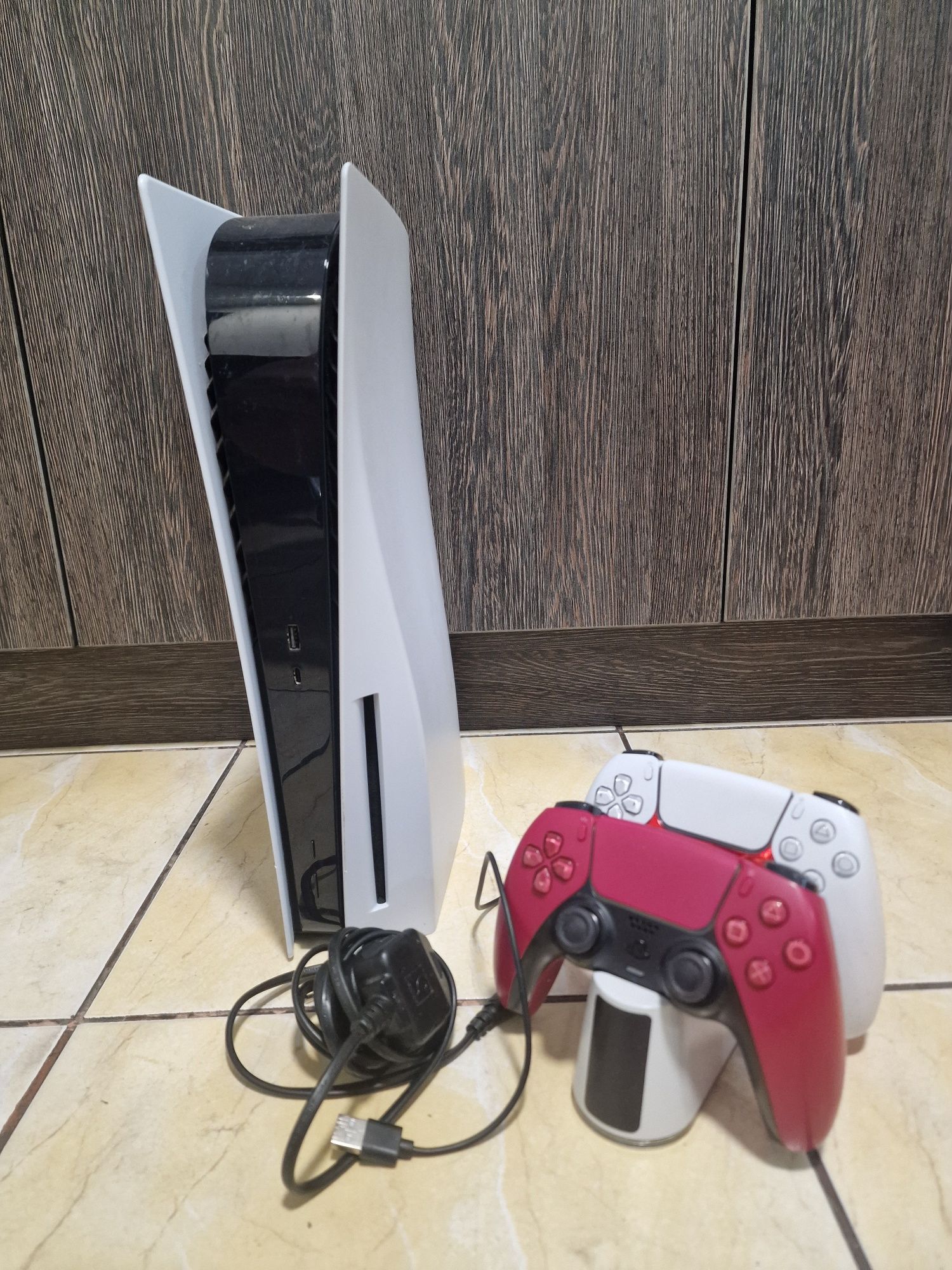 PS5 Disk edition, 825 gb și 2 controllere