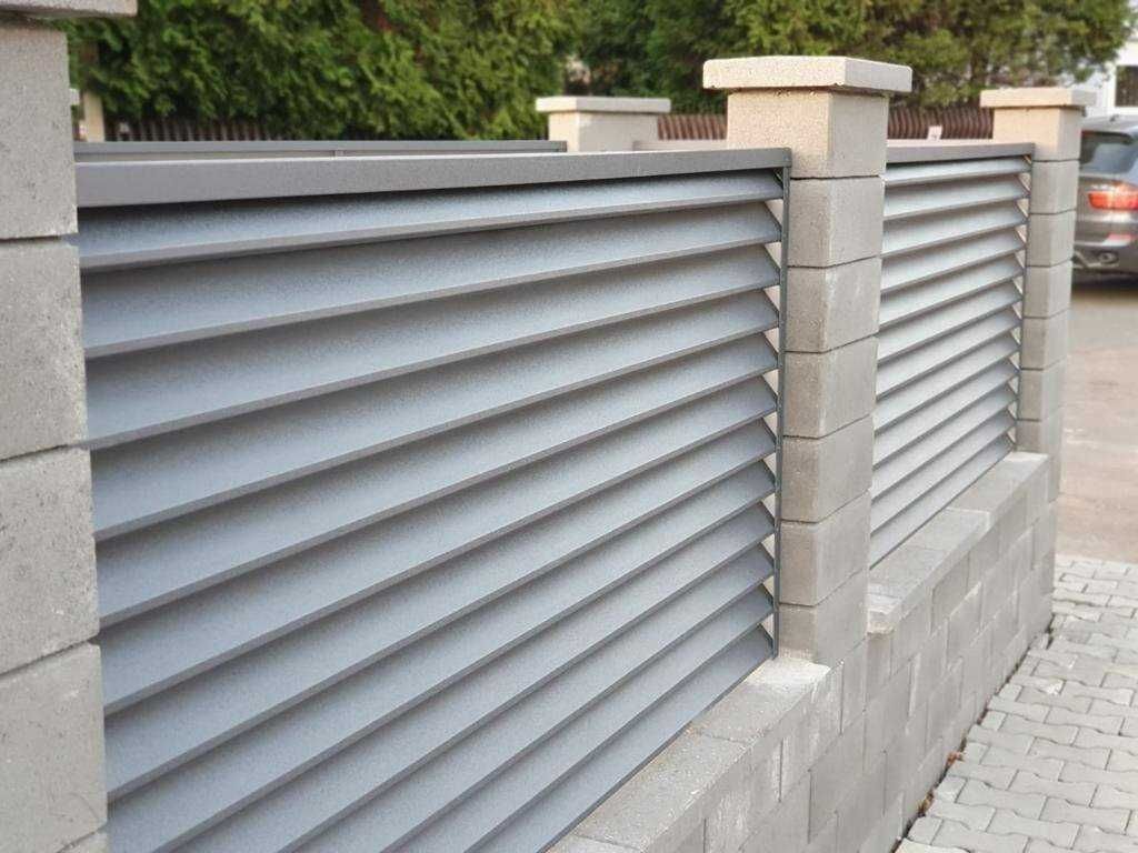Garduri si porti din panouri stil jaluzele si alte modele disponibile