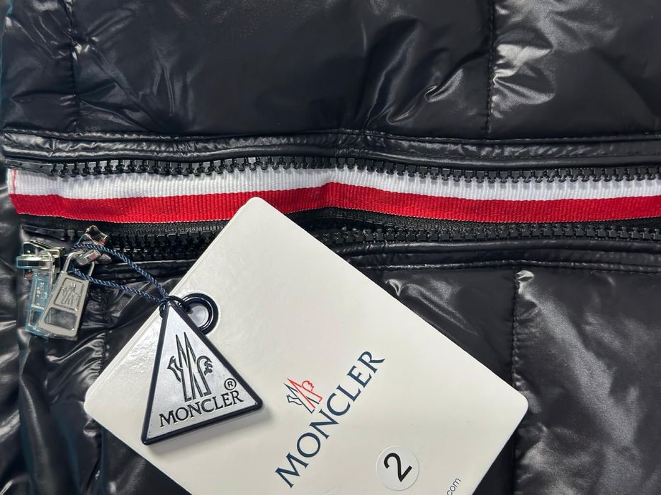 Geaca Moncler cu puf ( in stoc )