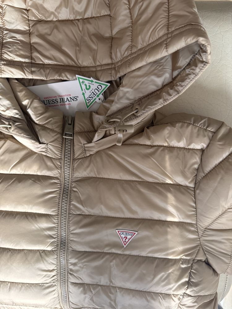 Преходно яке GUESS