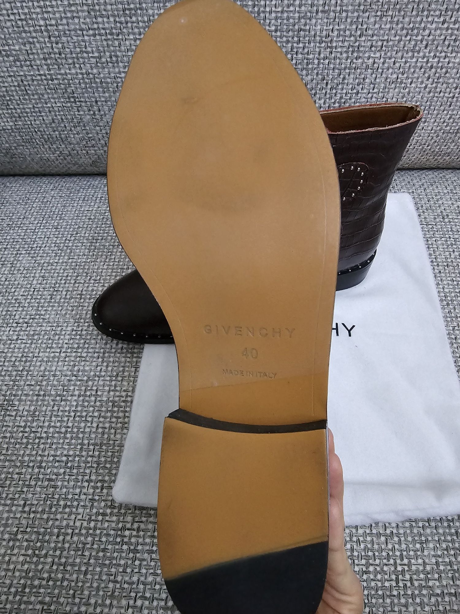 Сапоги под Givenchy.