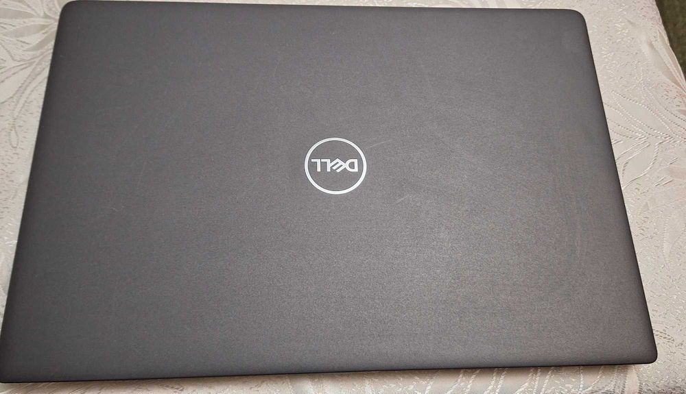 Laptop Dell neutilizat cu windows 10 pro instalat