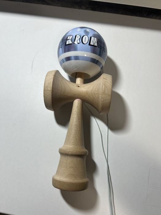 Kendama Krom pro model yui
