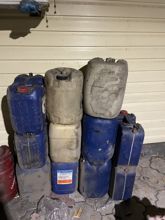 Продам конистры под бензин или диз топливо