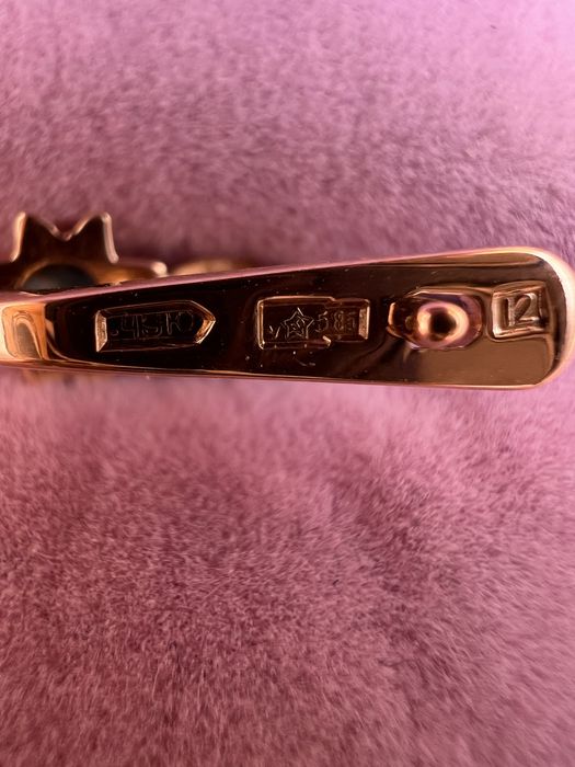 Продам золотые серьги.