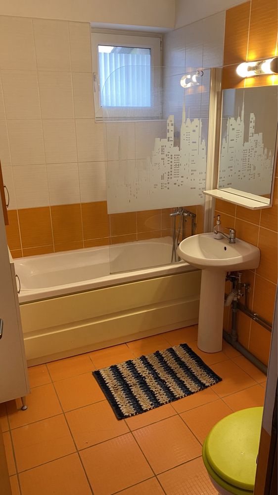 Inchiriez apartament