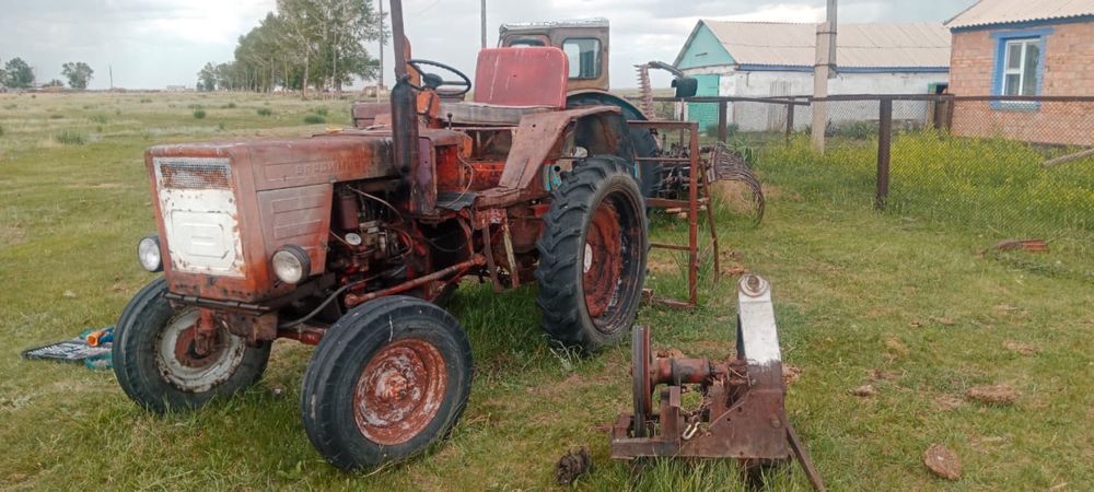 Продам трактор . …