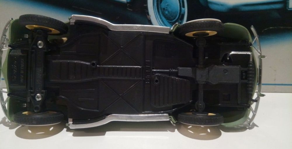 Renault 4CV scara 1:18 solido
Scara 1:17
Solido

Fotografiile fac part