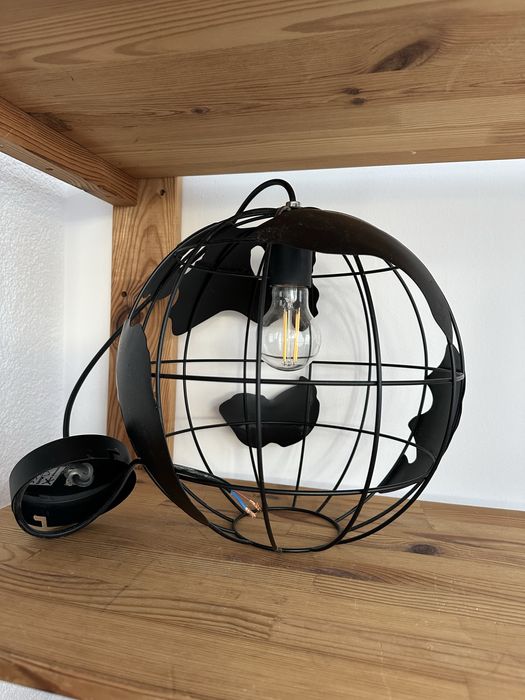 Lustra globul pamantesc neagra un bec