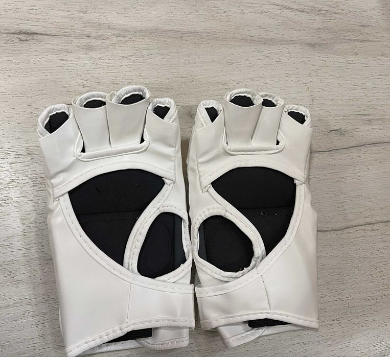 ММА ръкавици.